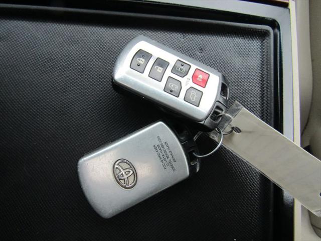 2013 Toyota Sienna XLE V6 8 Passenger