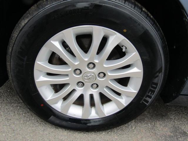 2013 Toyota Sienna XLE V6 8 Passenger