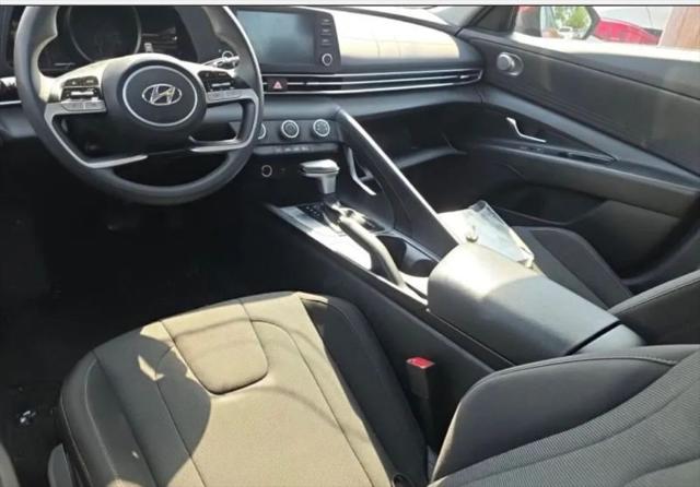 2023 Hyundai Elantra SE