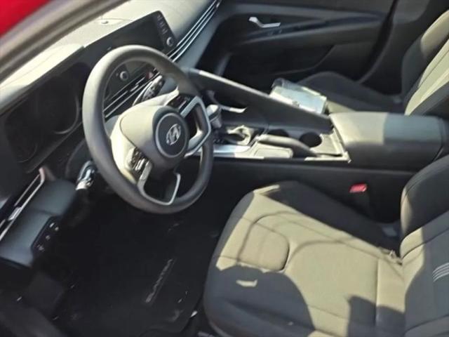 2023 Hyundai Elantra SE