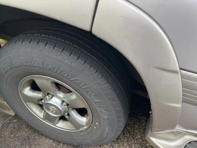 2001 Toyota Land Cruiser Base