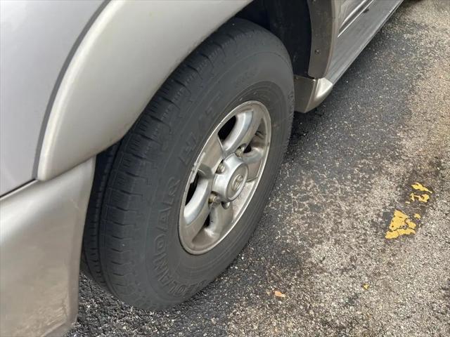 2001 Toyota Land Cruiser Base