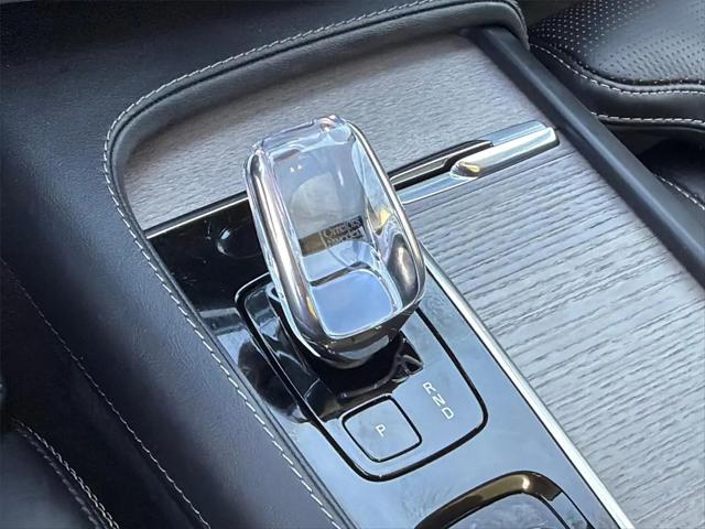 2024 Volvo XC90 B6 Ultimate Bright Theme 7-Seater