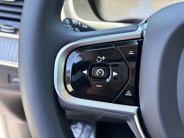 2024 Volvo XC90 B6 Ultimate Bright Theme 7-Seater
