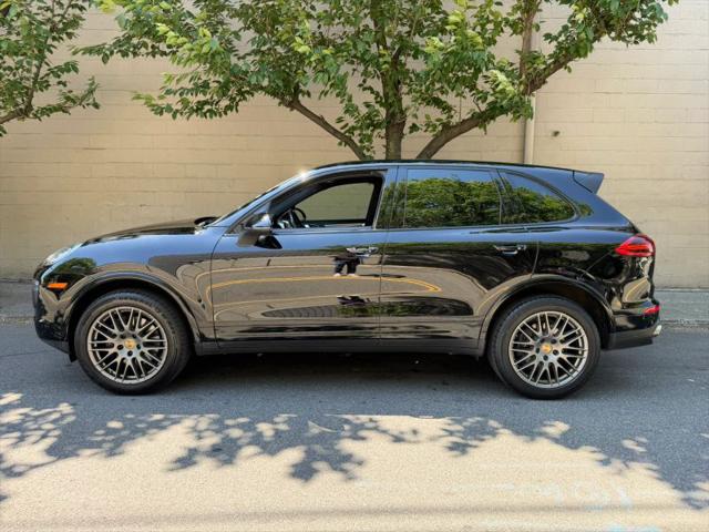 2017 Porsche Cayenne Platinum Edition