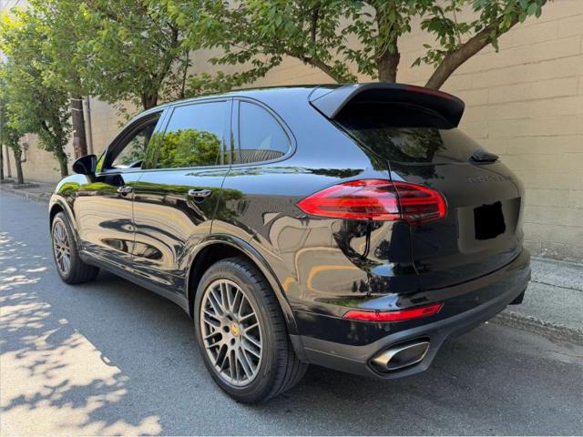 2017 Porsche Cayenne Platinum Edition