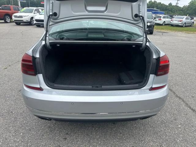 2018 Volkswagen Passat 3.6L V6 SEL Premium