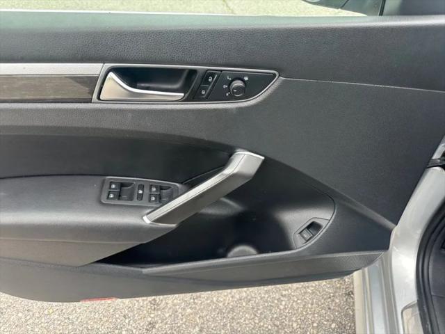 2018 Volkswagen Passat 3.6L V6 SEL Premium
