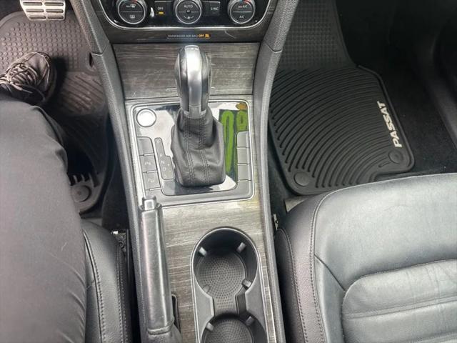 2018 Volkswagen Passat 3.6L V6 SEL Premium