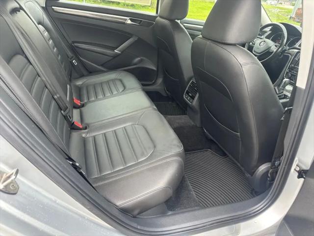 2018 Volkswagen Passat 3.6L V6 SEL Premium
