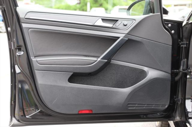 2017 Volkswagen Golf R 4-Door w/DCC & Navigation