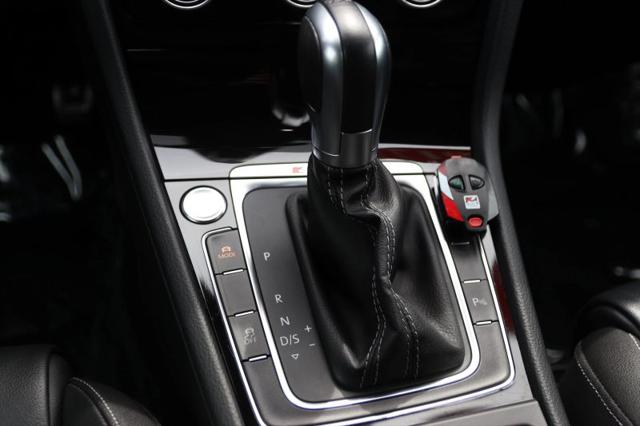 2017 Volkswagen Golf R 4-Door w/DCC & Navigation