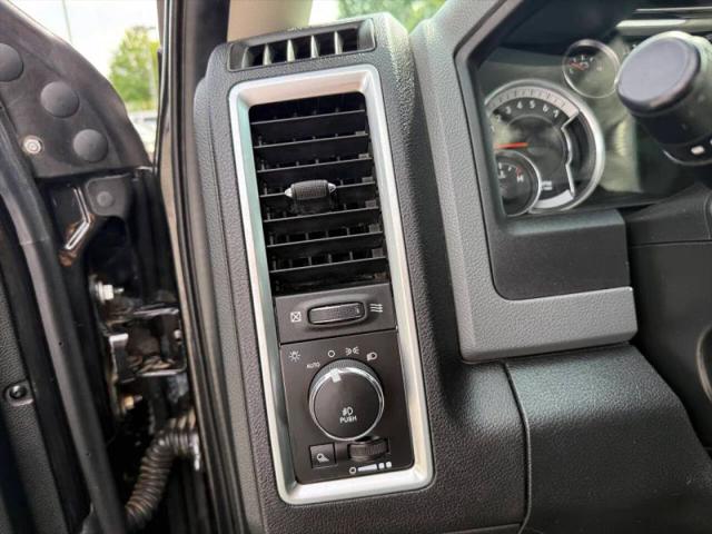 2017 Ram 1500 Lone Star Crew Cab 4x4 5'7" Box