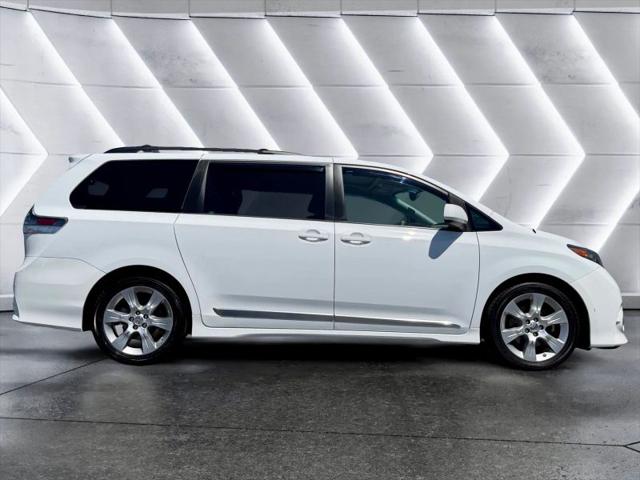 2012 Toyota Sienna SE 8 Passenger