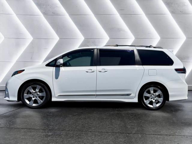 2012 Toyota Sienna SE 8 Passenger