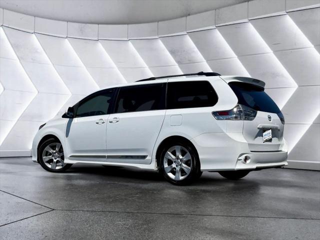 2012 Toyota Sienna SE 8 Passenger
