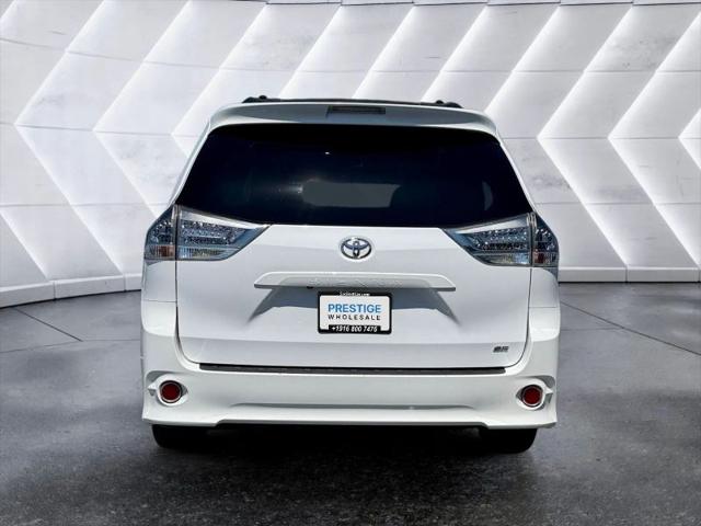 2012 Toyota Sienna SE 8 Passenger