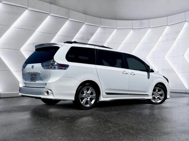 2012 Toyota Sienna SE 8 Passenger