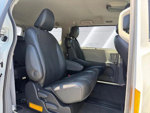 2012 Toyota Sienna SE 8 Passenger
