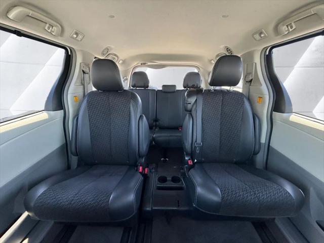 2012 Toyota Sienna SE 8 Passenger