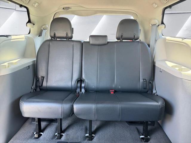 2012 Toyota Sienna SE 8 Passenger