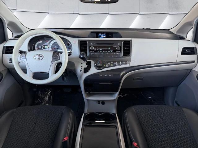 2012 Toyota Sienna SE 8 Passenger