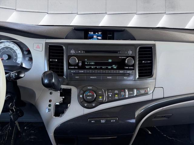 2012 Toyota Sienna SE 8 Passenger