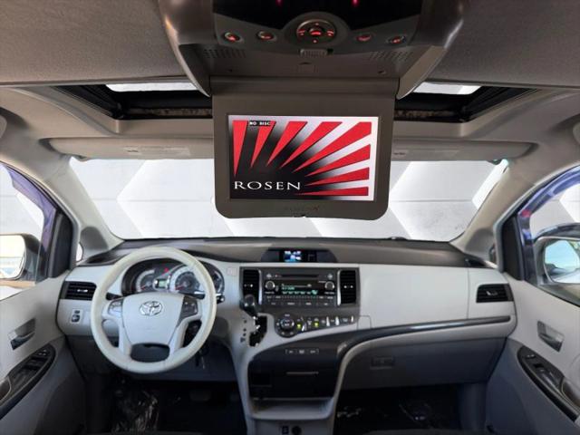 2012 Toyota Sienna SE 8 Passenger