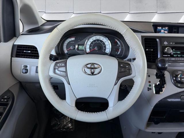 2012 Toyota Sienna SE 8 Passenger