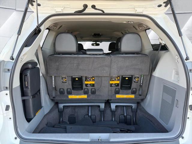 2012 Toyota Sienna SE 8 Passenger