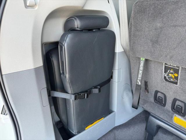 2012 Toyota Sienna SE 8 Passenger