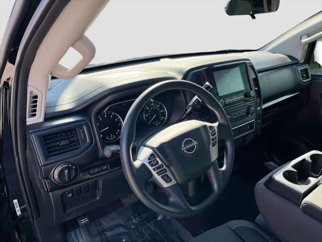 2024 Nissan Titan Crew Cab SV 4x2