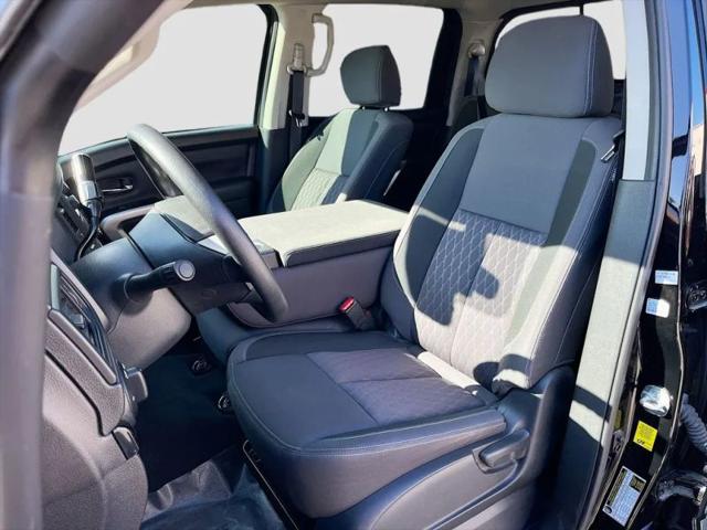 2024 Nissan Titan Crew Cab SV 4x2