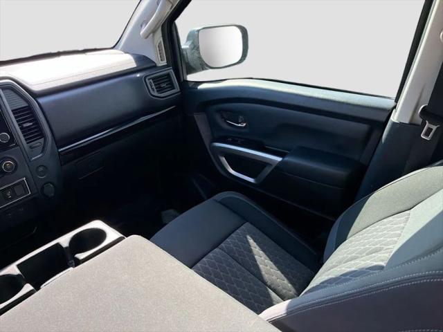 2024 Nissan Titan Crew Cab SV 4x2