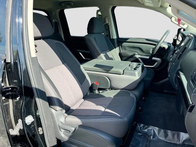 2024 Nissan Titan Crew Cab SV 4x2