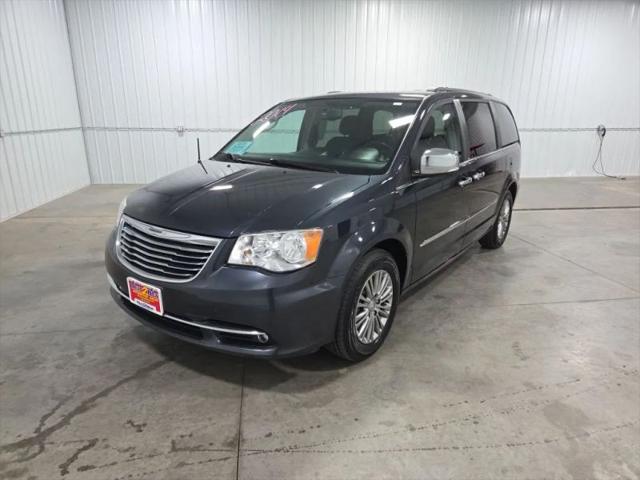 2014 Chrysler Town & Country Touring-L
