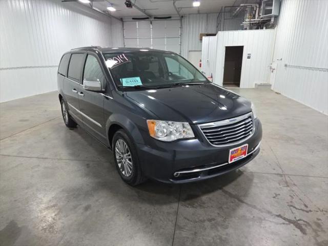 2014 Chrysler Town & Country Touring-L