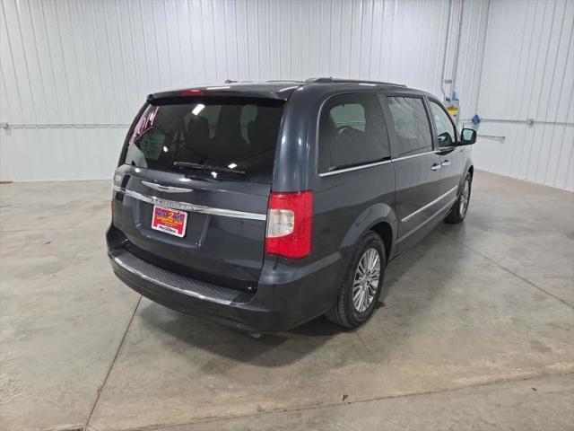 2014 Chrysler Town & Country Touring-L