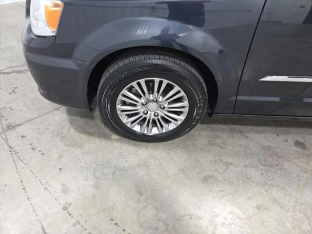 2014 Chrysler Town & Country Touring-L