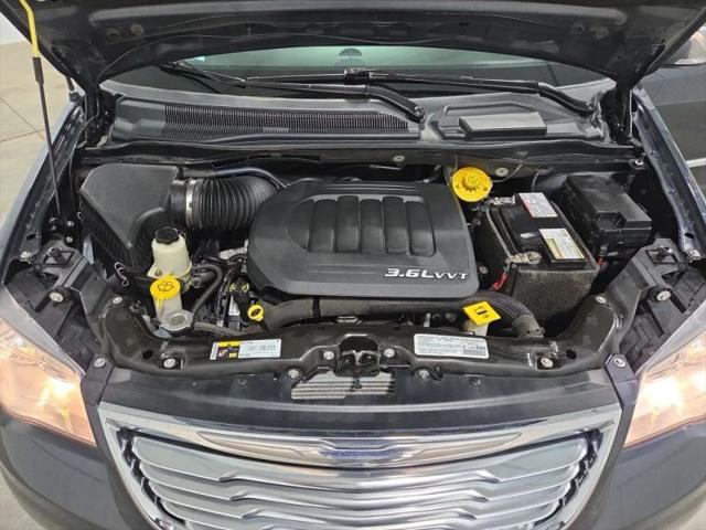 2014 Chrysler Town & Country Touring-L