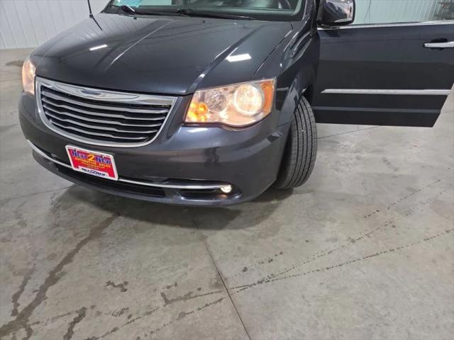 2014 Chrysler Town & Country Touring-L