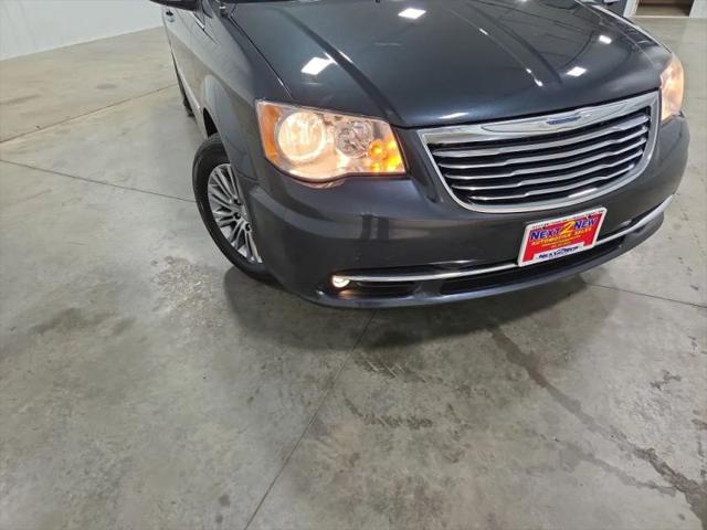 2014 Chrysler Town & Country Touring-L
