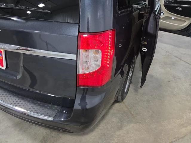 2014 Chrysler Town & Country Touring-L