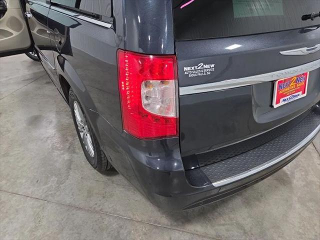 2014 Chrysler Town & Country Touring-L