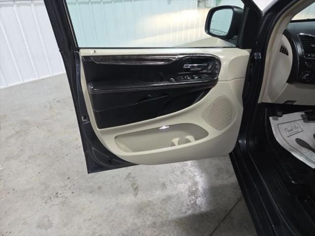 2014 Chrysler Town & Country Touring-L