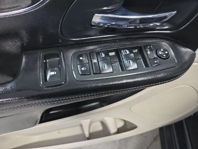 2014 Chrysler Town & Country Touring-L
