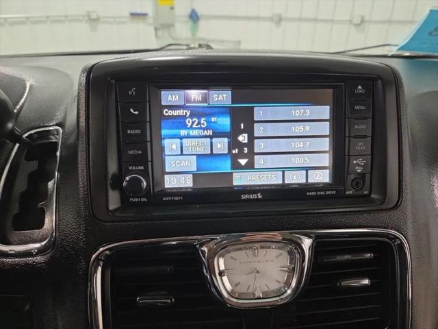 2014 Chrysler Town & Country Touring-L