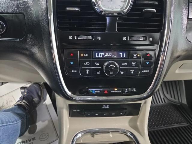 2014 Chrysler Town & Country Touring-L