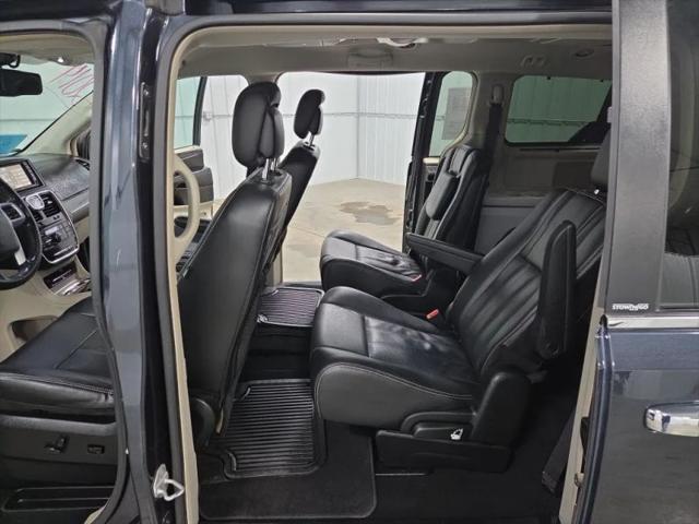 2014 Chrysler Town & Country Touring-L