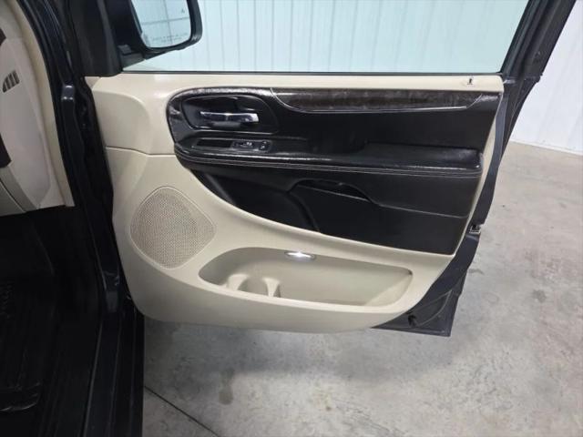 2014 Chrysler Town & Country Touring-L